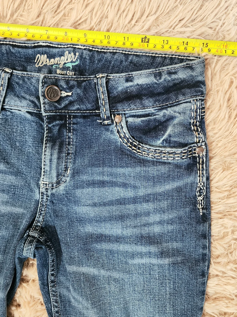 Wrangler Women's Blue Bootcut Jeans w/ contrast stitching - Picture 4 of 7